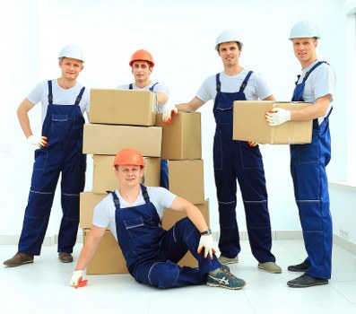 Packing and handling belongings during a professional move